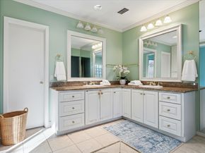 10 S Briar Hollow Lane 90, Houston TX 77027