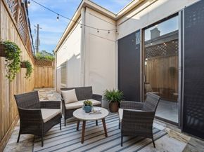 10 S Briar Hollow Lane 90, Houston TX 77027