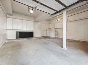 10 S Briar Hollow Lane 90, Houston TX 77027