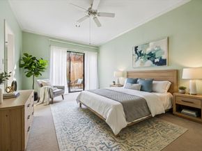 10 S Briar Hollow Lane 90, Houston TX 77027