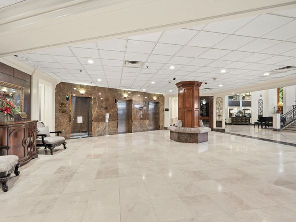 3525 Sage Road 1204, Houston TX 77056