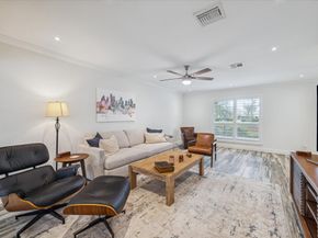 5857 Valley Forge Drive 110, Houston TX 77057