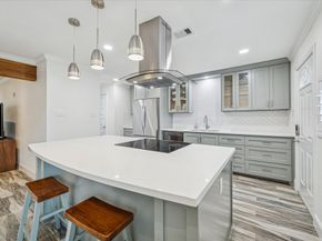 5857 Valley Forge Drive 110, Houston TX 77057