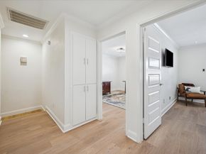 5857 Valley Forge Drive 110, Houston TX 77057