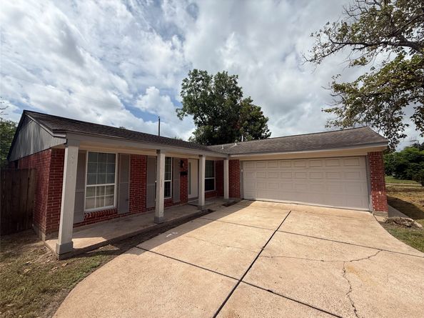 4327 Oakside Drive, Houston TX 77053