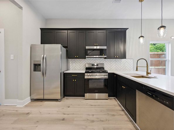811 E 32nd-1/2 Street A/B, Houston TX 77022