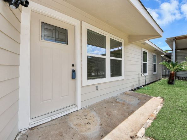 5111 Willow Glen Drive, Houston TX 77033