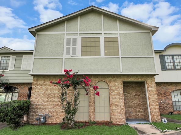 6470 Creekbend Drive, Houston TX 77096