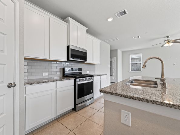 18817 Amaro Hills Drive, New Caney TX 77357