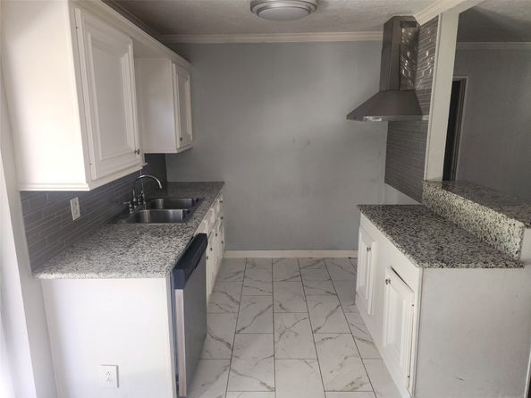 8159 Redfern Drive, Houston TX 77033