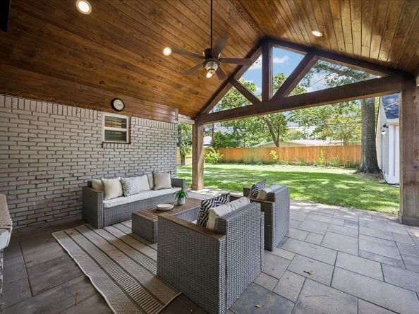10143 Whiteside Lane, Houston TX 77043