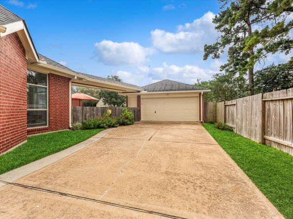 12719 Rocky Briar Lane, Tomball TX 77377