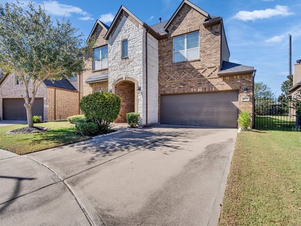 4954 Thunder Creek Lane, Sugar Land TX 77479