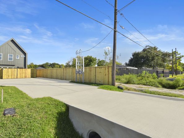 6004 Bacher Street A and B, Houston TX 77028