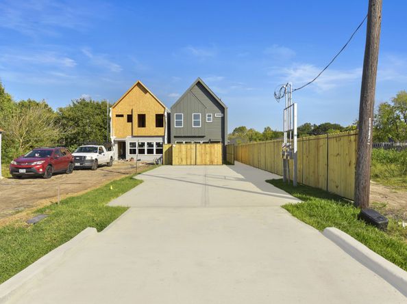 6004 Bacher Street A and B, Houston TX 77028