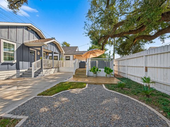 1602 Luzon Street, Houston TX 77009