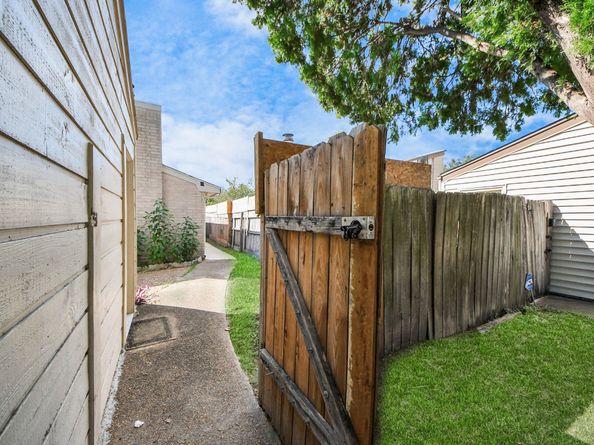 4138 Boone Road, Houston TX 77072