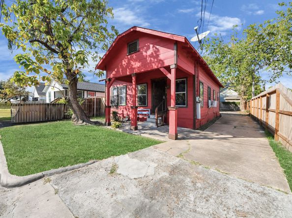 919 E 32nd Street, Houston TX 77022
