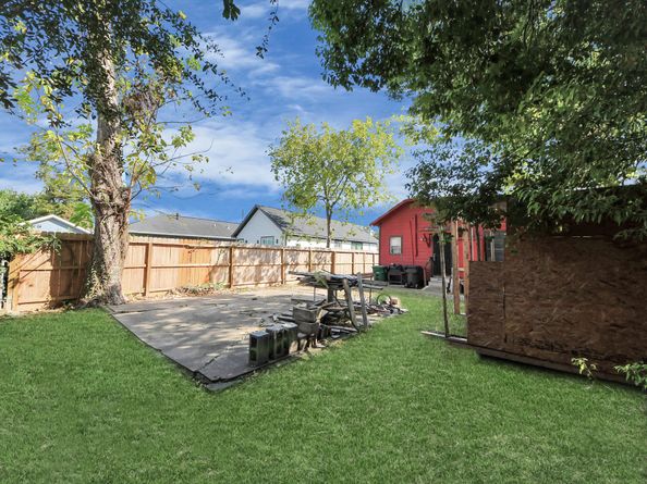 919 E 32nd Street, Houston TX 77022