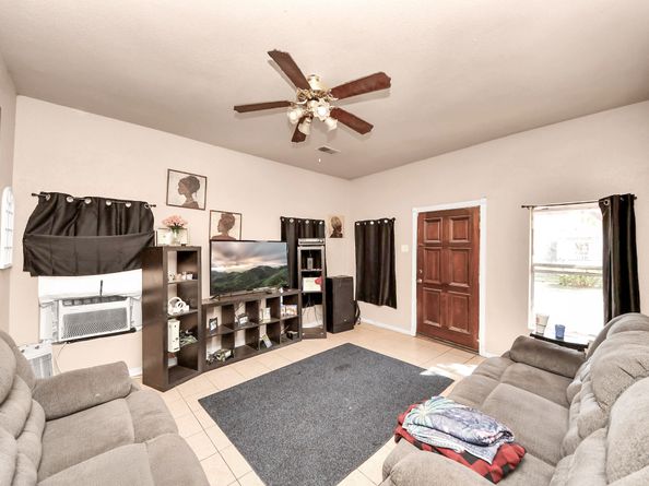 919 E 32nd Street, Houston TX 77022