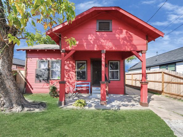 919 E 32nd Street, Houston TX 77022