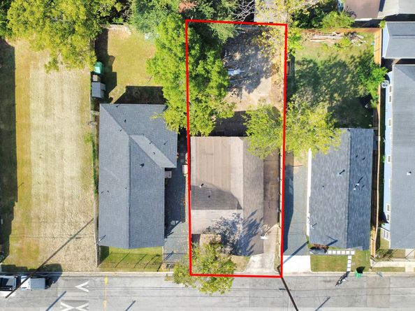 919 E 32nd Street, Houston TX 77022