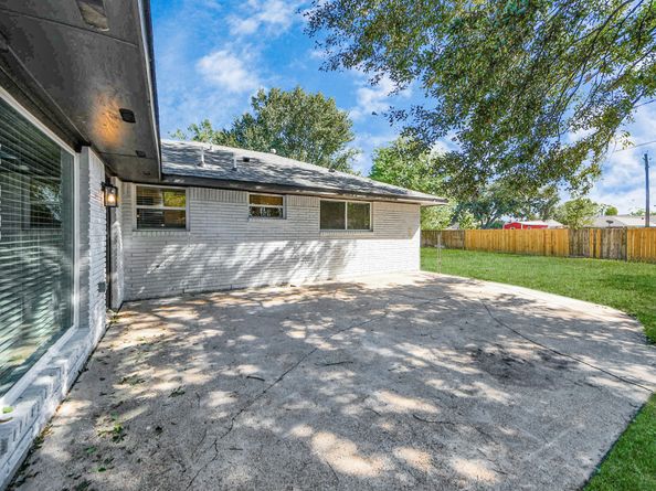 8706 Meadowview Drive, Houston TX 77037