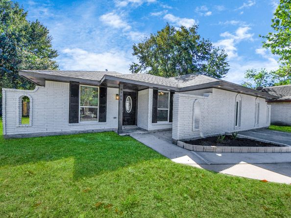 8706 Meadowview Drive, Houston TX 77037