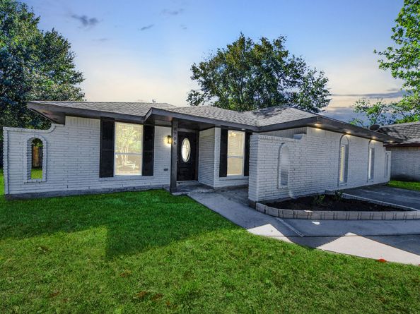 8706 Meadowview Drive, Houston TX 77037