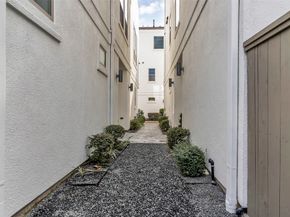 5429 Larkin Street, Houston TX 77007