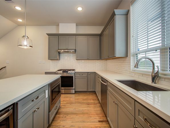 2810 Grand Fountains Drive B, Houston TX 77054