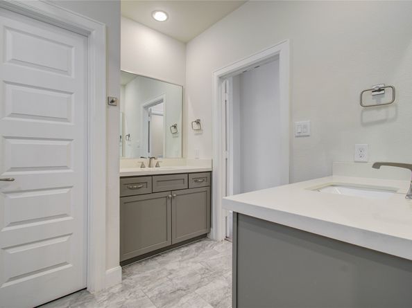 2810 Grand Fountains Drive B, Houston TX 77054