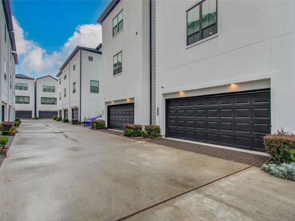 2810 Grand Fountains Drive B, Houston TX 77054