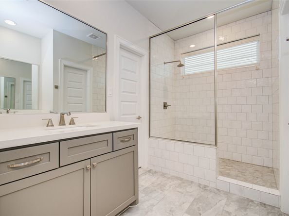 2810 Grand Fountains Drive B, Houston TX 77054