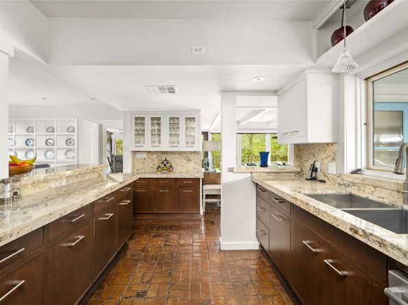 2115 Troon Street, Houston TX 77019