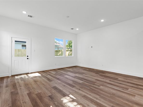 1031 S Victory Drive, Houston TX 77088