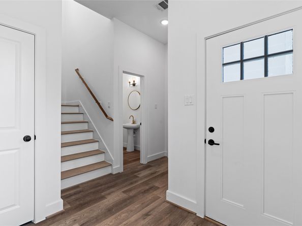 1031 S Victory Drive, Houston TX 77088