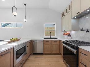 508 Dell Court, Houston TX 77009