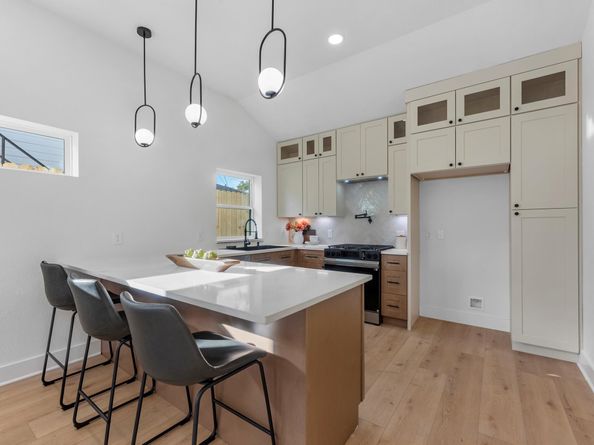 508 Dell Court, Houston TX 77009