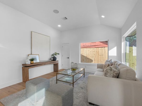 508 Dell Court, Houston TX 77009