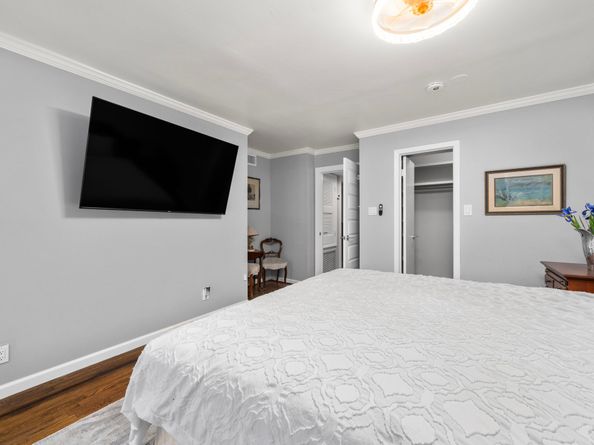 1011 Barkdull Street, Houston TX 77006