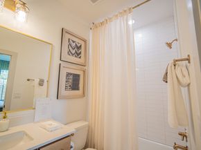 1720 Sedola Lane, Houston TX 77055