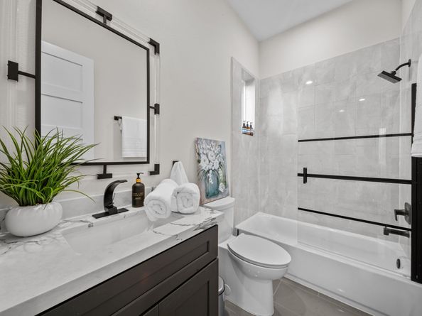 913 Thompson Street, Houston TX 77007