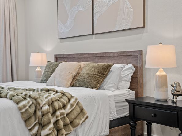 913 Thompson Street, Houston TX 77007