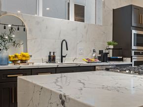 913 Thompson Street, Houston TX 77007