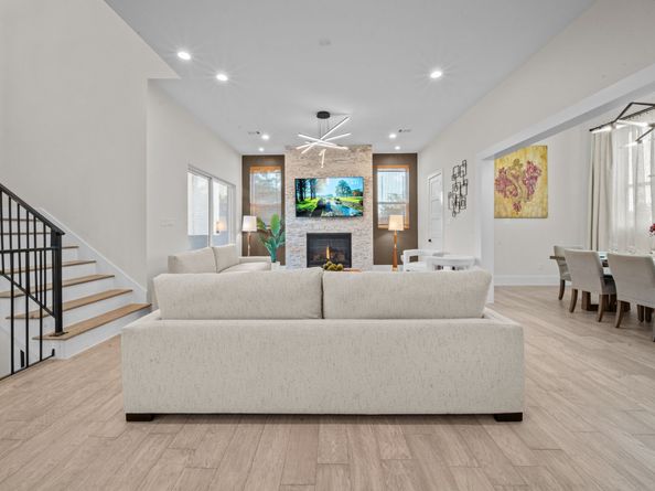 913 Thompson Street, Houston TX 77007