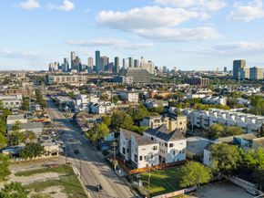 913 Thompson Street, Houston TX 77007