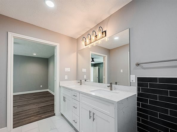 1623 Cherry Ridge Drive, Houston TX 77077