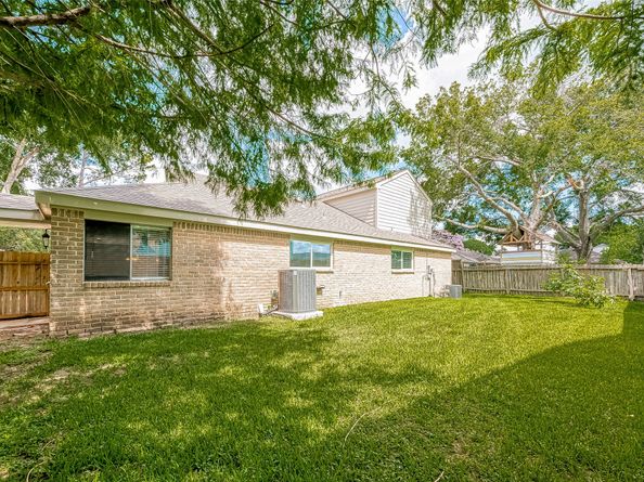 1623 Cherry Ridge Drive, Houston TX 77077