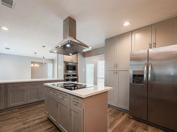 1623 Cherry Ridge Drive, Houston TX 77077